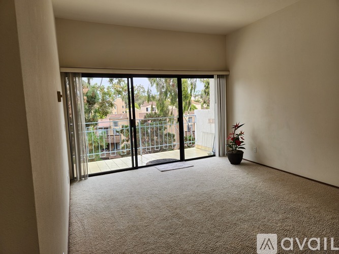 8328 Regents Rd 2 Beds Condo for Rent - Photo gallery 3