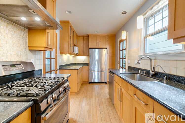 1466 14th Ave 3 Beds Single Family Home for Rent - Photo gallery 5