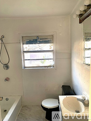 2017 Yale St 4 Beds Single Family Home for Rent - Photo gallery 3