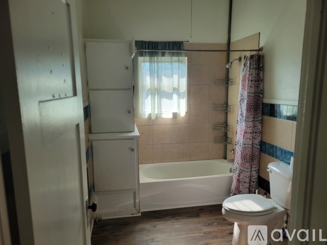 A bathroom with a toilet, sink, and bathtub.