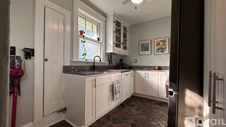 1709 Bellevue Avenue 2 Beds Apartment for Rent - Photo gallery 2