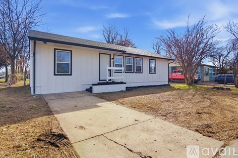1717 N Harvard Ave 3 Beds Apartment for Rent