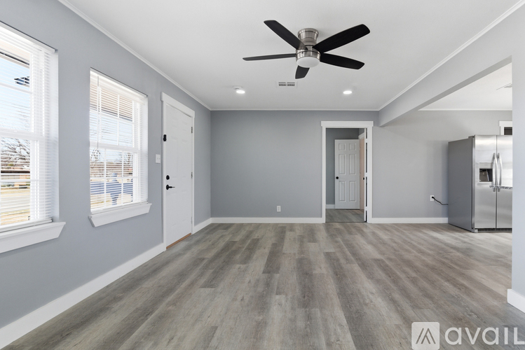 1717 N Harvard Ave 3 Beds Single Family Home for Rent - Photo gallery 3