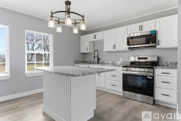 1717 N Harvard Ave 3 Beds Single Family Home for Rent - Photo gallery 4