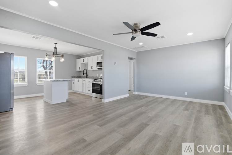1717 N Harvard Ave 3 Beds Single Family Home for Rent - Photo gallery 5
