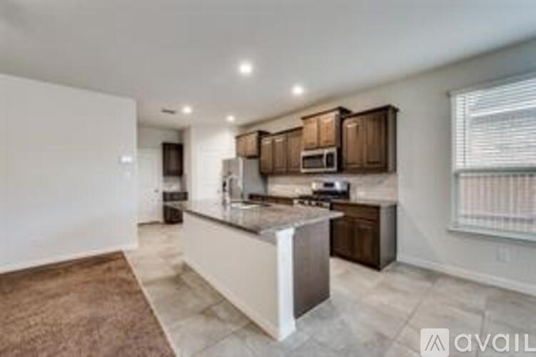 9112 Stormcrow Dr 4 Beds Single Family Home for Rent - Photo gallery 3