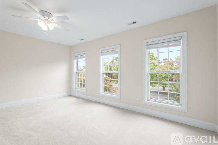 1025 North Sharon Amity Road 5 Beds Single Family Home for Rent - Photo gallery 2