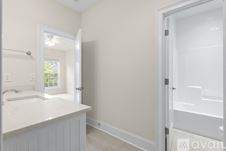 1025 North Sharon Amity Road 5 Beds Single Family Home for Rent - Photo gallery 3
