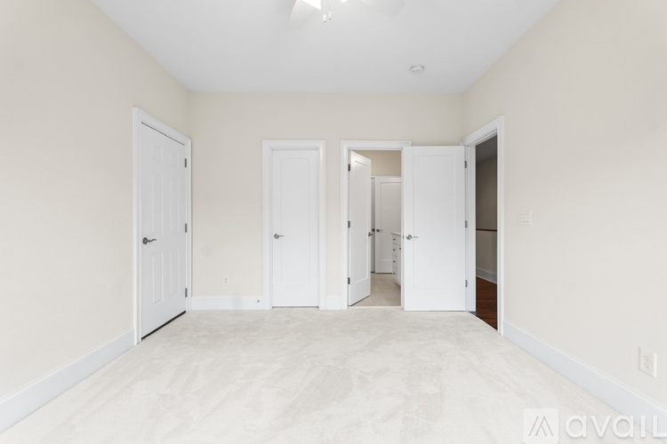 1025 North Sharon Amity Road 5 Beds Single Family Home for Rent - Photo gallery 4