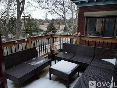 36 North Meadowcroft Avenue 2 Beds Apartment for Rent