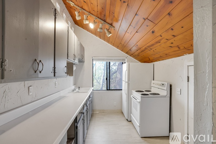 1338 Homestead Avenue 3 Beds Single Family Home for Rent - Photo gallery 5