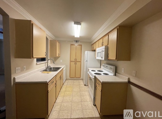 6850 Sharlands Avenue 2 Beds Condo for Rent - Photo gallery 5
