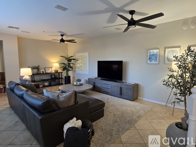 3922 East Cat Balue Drive 3 Beds Single Family Home for Rent - Photo gallery 4