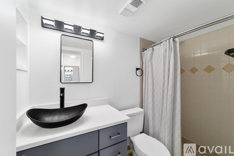 1112 West Main Street 2 Beds Apartment for Rent - Photo gallery 2