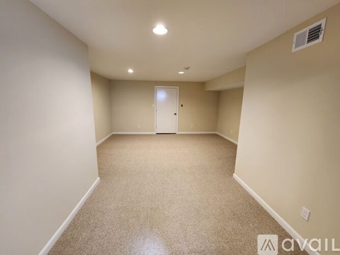 60 Wolfpit Avenue 2 Beds Apartment for Rent