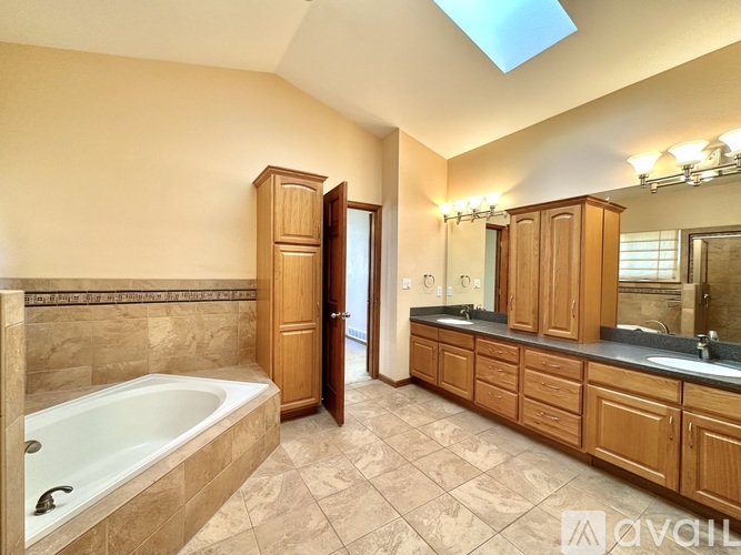 9882 South Spring Hill Place 4 Beds Single Family Home for Rent - Photo gallery 2