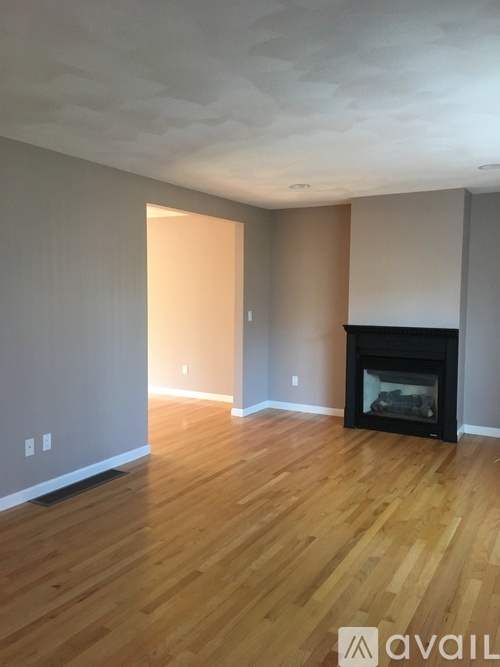 1081 Main St 3 Beds Single Family Home for Rent - Photo gallery 4