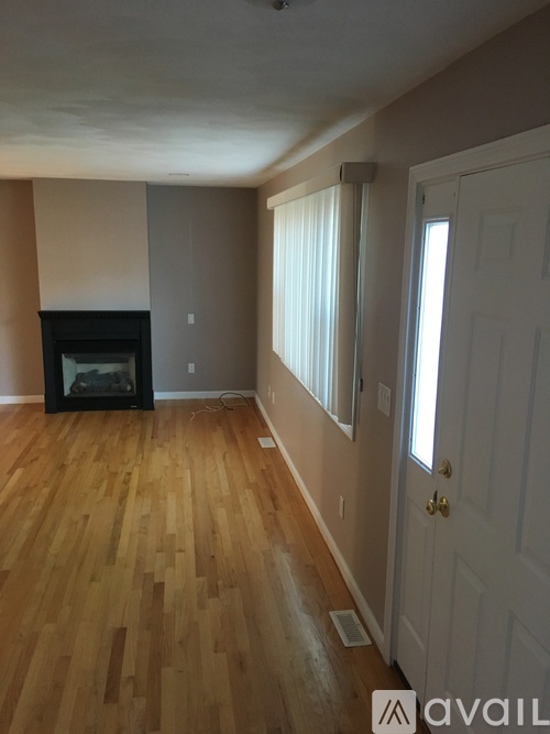 1081 Main St 3 Beds Single Family Home for Rent - Photo gallery 5