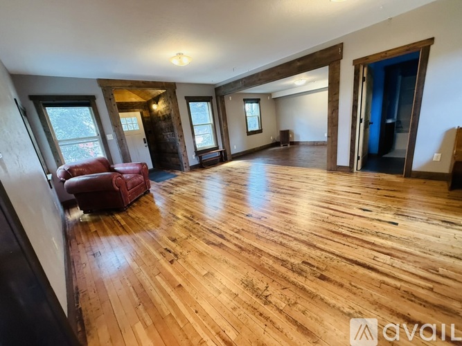 610 Poplar St 3 Beds Single Family Home for Rent - Photo gallery 4