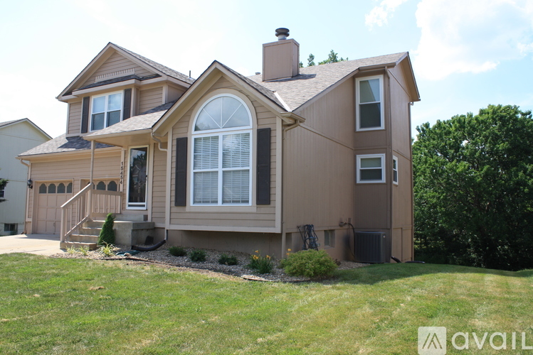 15454 Foster 3 Beds Single Family Home for Rent - Photo gallery 3