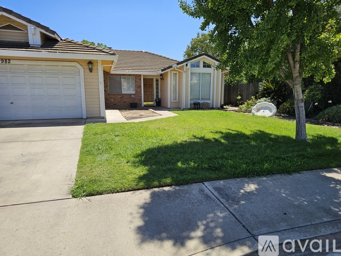 982 West Springer Drive 3 Beds Single Family Home for Rent - Photo gallery 3
