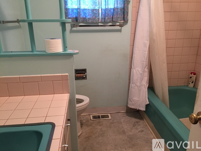 A bathroom with a toilet, sink, and bathtub.