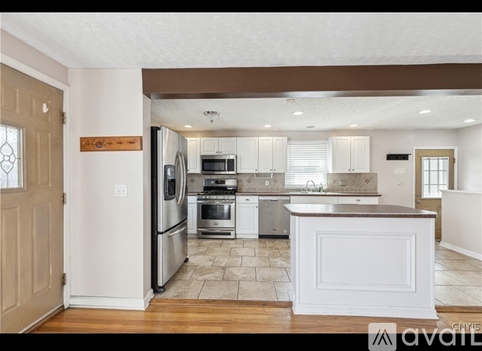 365 Medford Road 4 Beds Single Family Home for Rent - Photo gallery 2