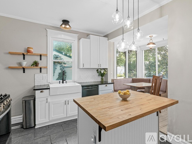 1002 Oxford St N 4 Beds Single Family Home for Rent - Photo gallery 2