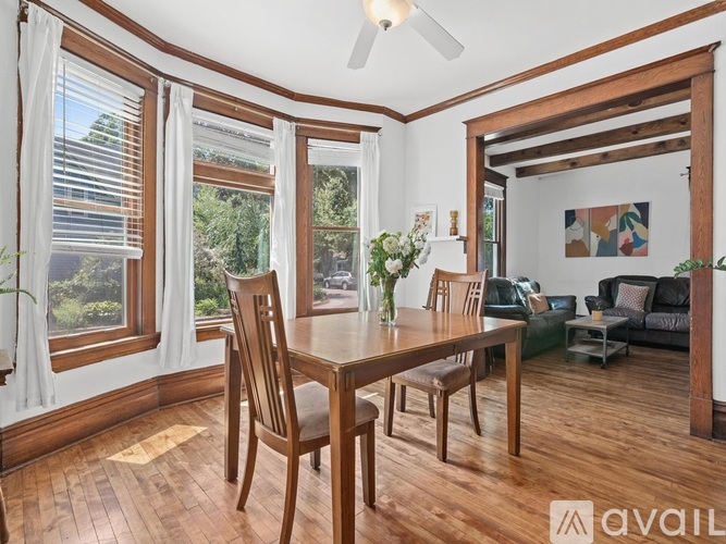 1002 Oxford St N 4 Beds Single Family Home for Rent - Photo gallery 4