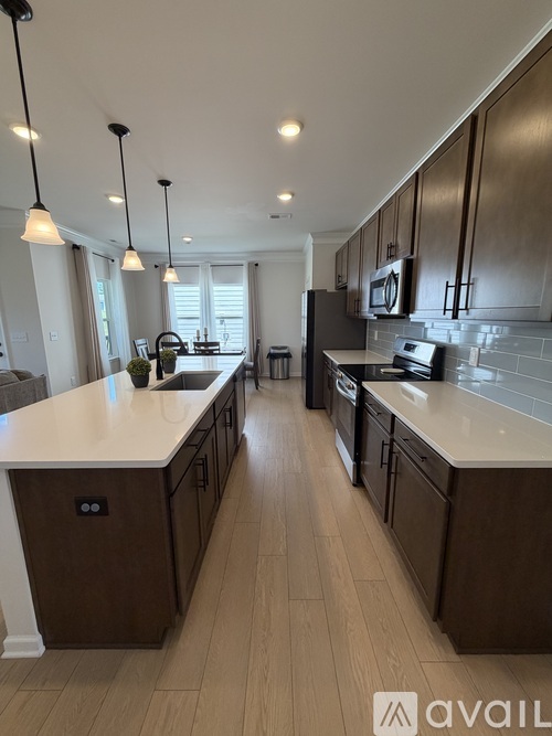 91 Commons Circle 4 Beds Single Family Home for Rent - Photo gallery 4