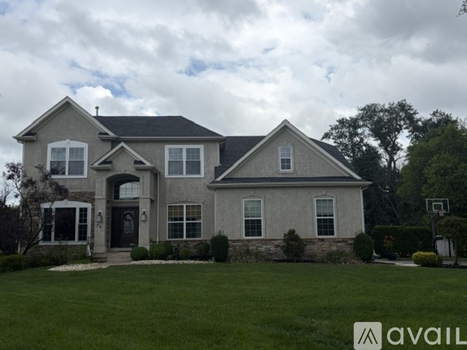 24 Curtmantle Road 3 Beds Single Family Home for Rent - Photo gallery 1