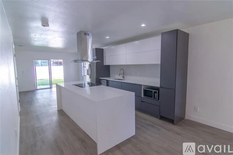 1914 East McBerry Street 4 Beds Single Family Home for Rent - Photo gallery 4