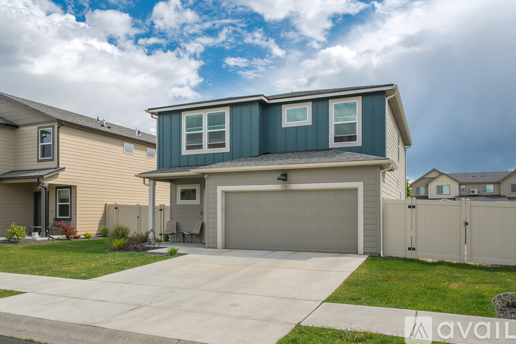 5901 West Youngstown Lane 4 Beds Single Family Home for Rent - Photo gallery 1
