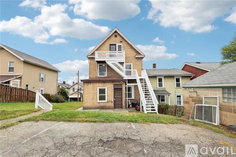 328 James Street 7 Beds Single Family Home for Rent - Photo gallery 2