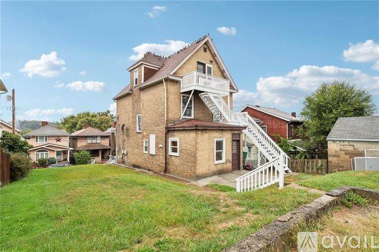 328 James Street 7 Beds Single Family Home for Rent - Photo gallery 3