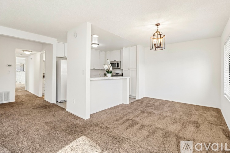 450 West Vermont Avenue 2 Beds Condo for Rent - Photo gallery 5