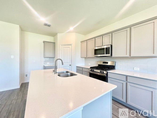 4619 Cleves Ave 4 Beds Single Family Home for Rent - Photo gallery 4