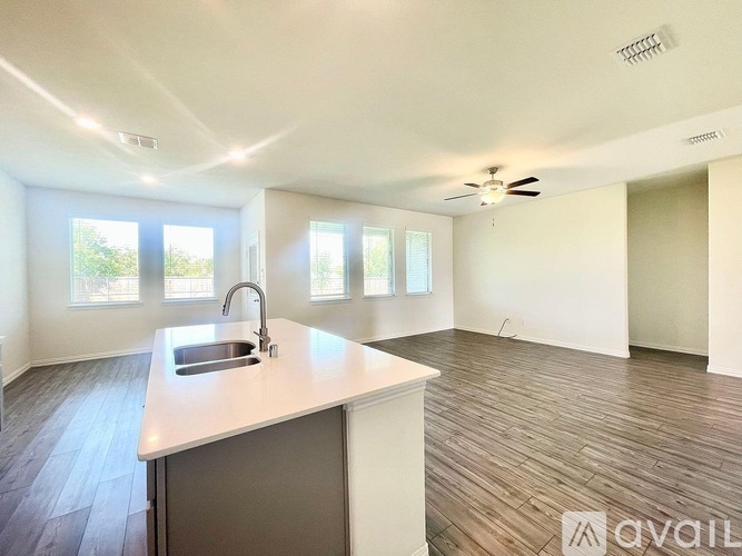 4619 Cleves Ave 4 Beds Single Family Home for Rent - Photo gallery 5