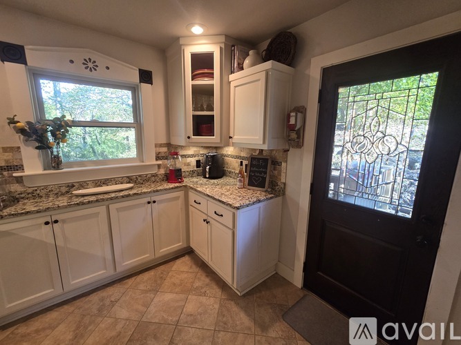 10 Vine Street 1 Single Family Home for Rent - Photo gallery 5