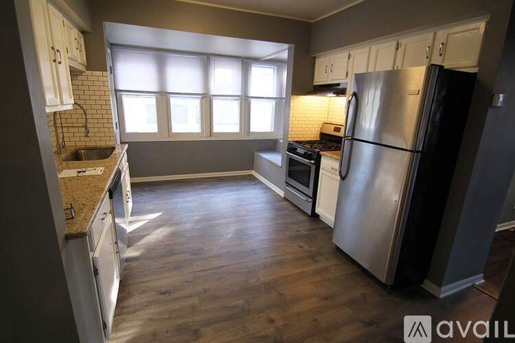 815 Batavia Avenue 3 Beds Apartment for Rent - Photo gallery 1