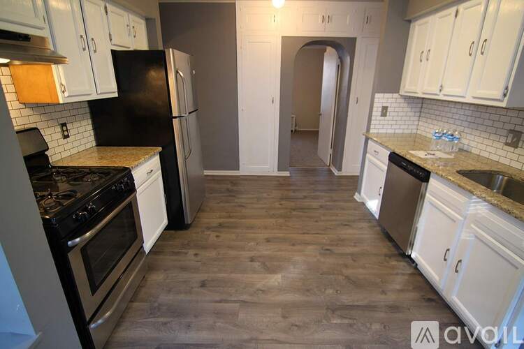 815 Batavia Avenue 3 Beds Apartment for Rent - Photo gallery 2