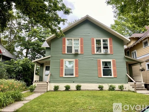 214 Warren Avenue Southeast 3 Beds Apartment for Rent