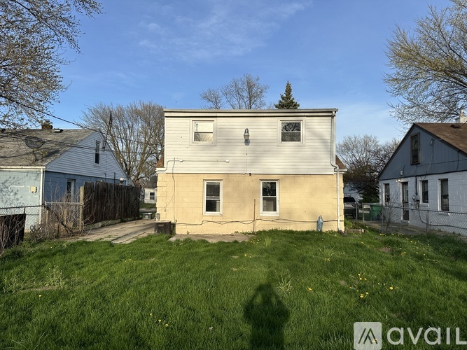 22829 Rosalind Ave 5 Beds Single Family Home for Rent - Photo gallery 2