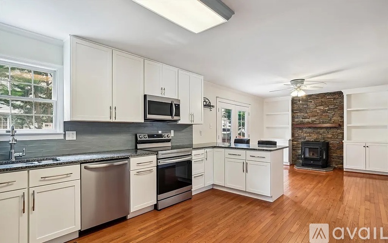 103 Huntington Court 3 Beds Single Family Home for Rent - Photo gallery 3