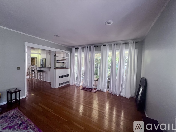 2019 Oak Avenue 2 Beds Single Family Home for Rent - Photo gallery 3