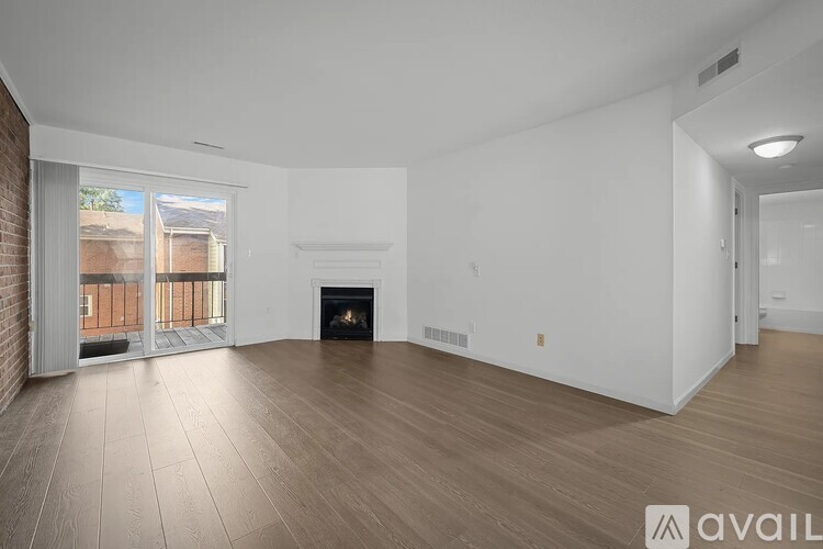 1946 Greenpoint Drive 2 Beds Condo for Rent - Photo gallery 2