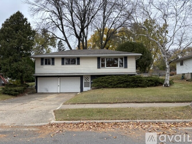 4806 Goldfinch Drive 3 Beds Single Family Home for Rent - Photo gallery 2