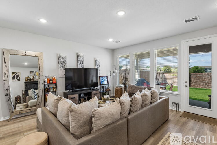 1116 Redcoat Drive 3 Beds Single Family Home for Rent - Photo gallery 4