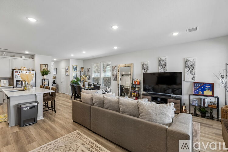 1116 Redcoat Drive 3 Beds Single Family Home for Rent - Photo gallery 5
