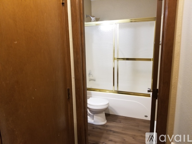 A bathroom with a toilet and a bathtub.